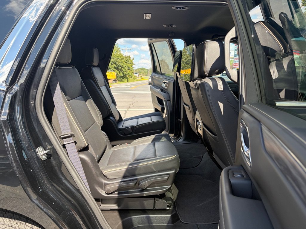 Used 2024 GMC Yukon SLT w/ SLT Luxury Package AWD/4WD image 28