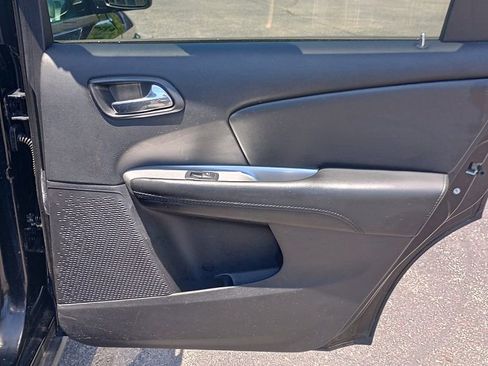 Used 2019 Dodge Journey SE FWD image 19