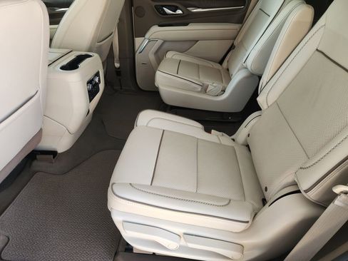 Used 2023 GMC Yukon Denali RWD image 32