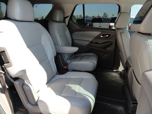 Used 2019 Chevrolet Traverse LT image 8