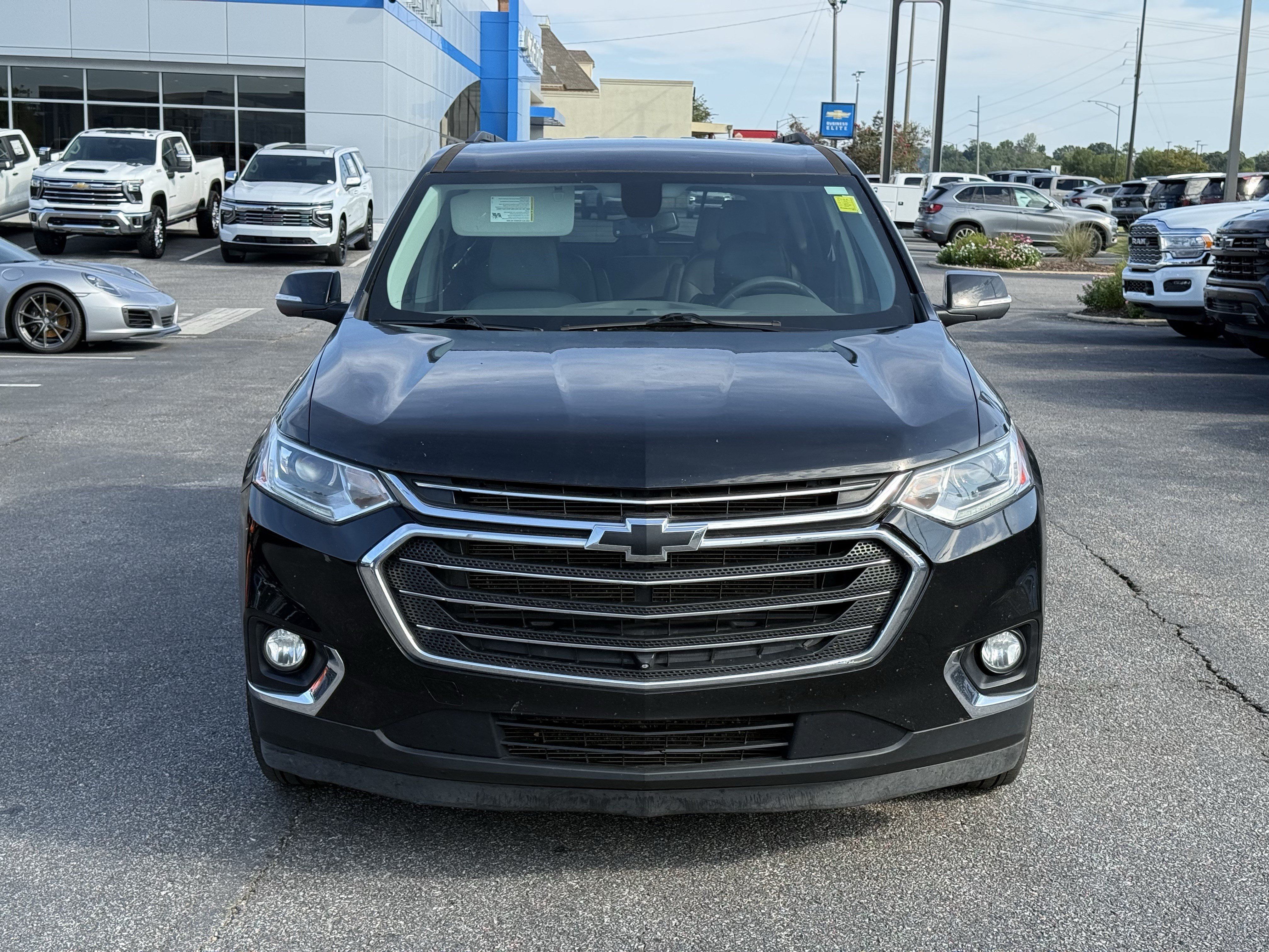 Used 2021 Chevrolet Traverse LT w/ LT Premium Package FWD image 3