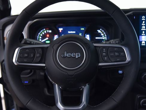Used 2025 Jeep Wrangler Unlimited Sahara w/ Safety Group AWD/4WD image 30