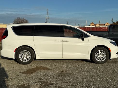 New 2026 Chrysler Voyager LX image 2