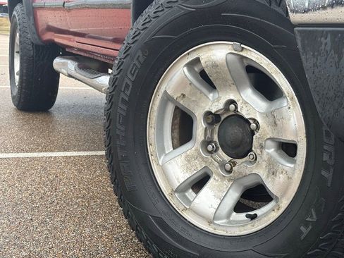 Used 2003 Toyota Tacoma Base image 2