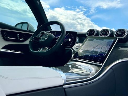Certified 2025 Mercedes-Benz GLC 300 4MATIC w/ AMG Line image 19