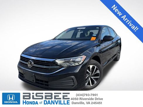 Used 2024 Volkswagen Jetta S image 1