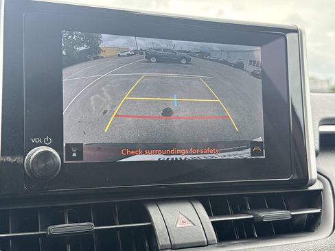 Used 2025 Toyota RAV4 XLE AWD/4WD image 18