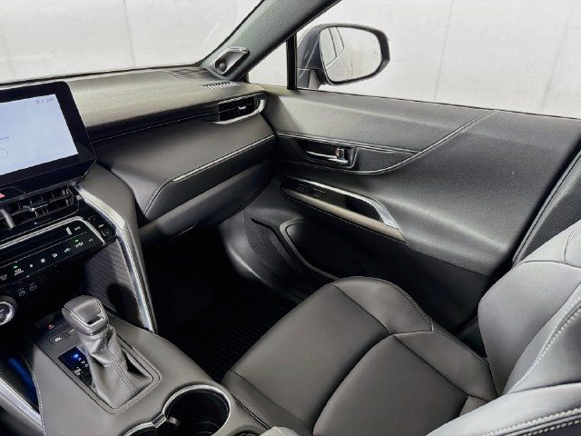 Used 2024 Toyota Venza XLE AWD/4WD image 30