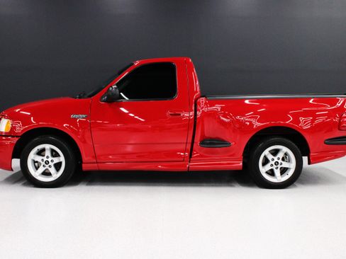 Used 1999 Ford F150 Lightning RWD image 24