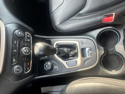 Used 2018 Jeep Cherokee Limited AWD/4WD image 14