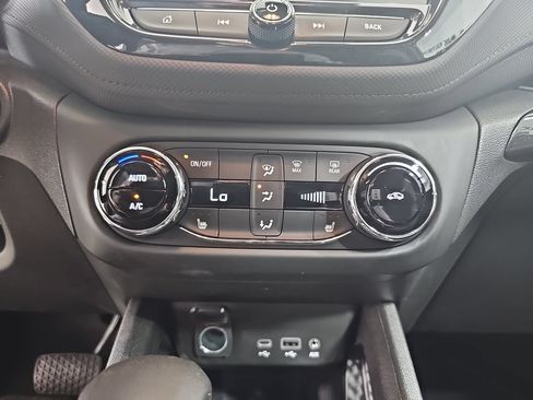 Certified 2021 Chevrolet TrailBlazer LT w/ Convenience Package FWD image 27