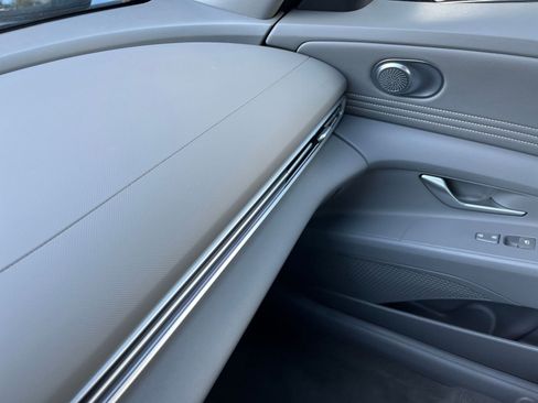 Used 2025 Hyundai Elantra SEL image 35