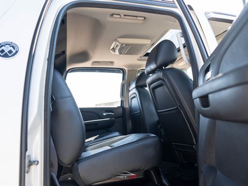 Used 2013 Chevrolet Avalanche LTZ image 18