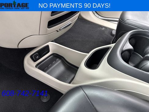 Used 2023 Chrysler Pacifica Touring-L FWD image 18