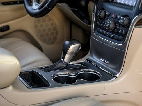 Used 2018 Jeep Grand Cherokee Limited image 33