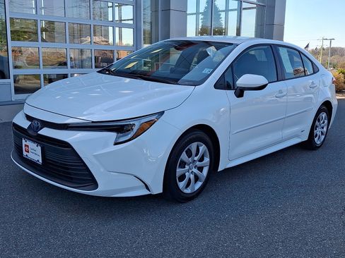 Certified 2023 Toyota Corolla LE image 3