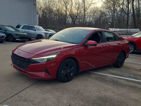 Used 2023 Hyundai Elantra SEL image 29
