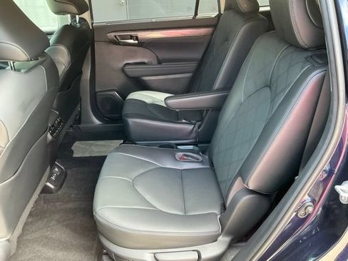 Used 2023 Toyota Highlander Platinum AWD/4WD image 12