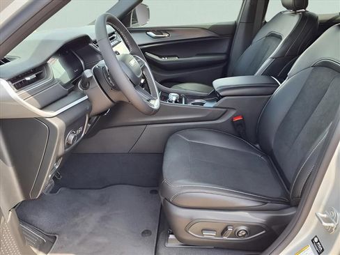 New 2025 Jeep Grand Cherokee L Altitude image 6