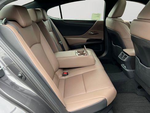 New 2025 Lexus ES 300h w/ Premium Package image 6