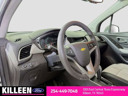 Used 2021 Chevrolet Trax LT w/ Sport Edition image 10