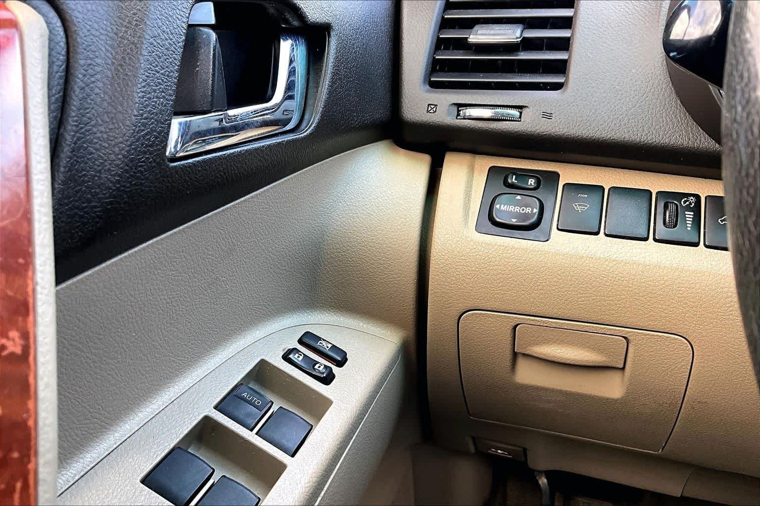Used 2010 Toyota Highlander Limited w/ Extra Value Pkg 8 FWD image 30