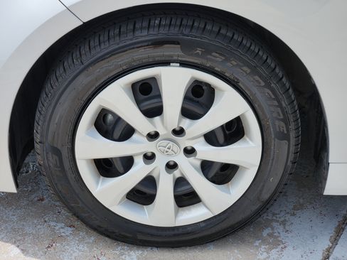 Used 2024 Toyota Corolla LE FWD image 14