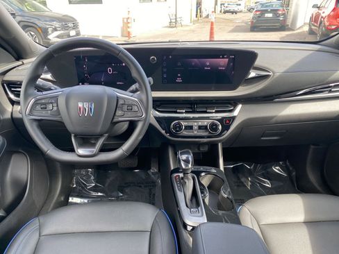 Used 2025 Buick Envista Sport Touring image 33