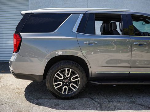 Used 2021 GMC Yukon SLT w/ SLT Premium Package image 16