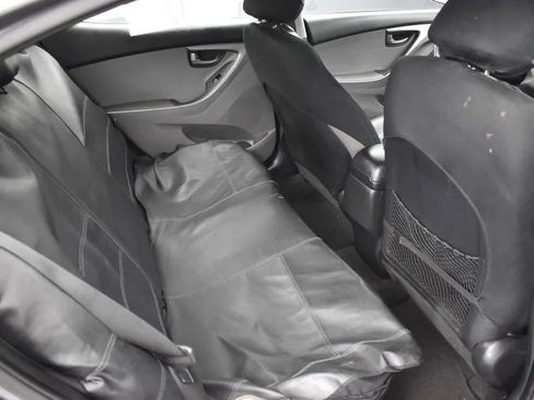 Used 2015 Hyundai Elantra SE image 17