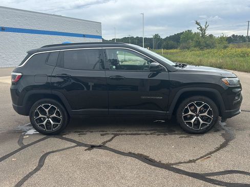 Used 2025 Jeep Compass Limited AWD/4WD image 6