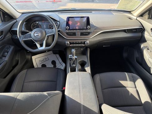 Used 2025 Nissan Altima 2.5 SV FWD image 12