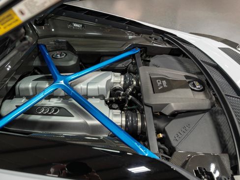 Used 2017 Audi R8 V10 plus w/ Full Leather Package image 68