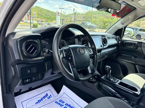 Used 2020 Toyota Tacoma SR AWD/4WD image 16