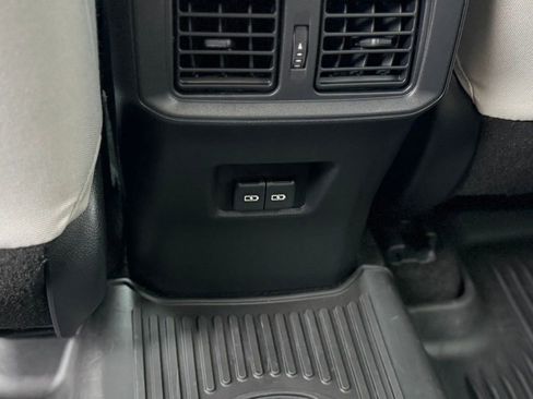 Used 2023 Toyota RAV4 XLE image 9