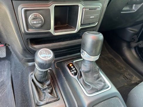 Used 2020 Jeep Gladiator Sport w/ Trailer Tow Package AWD/4WD image 31