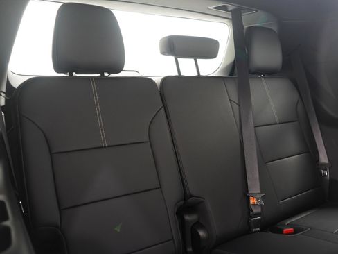 Used 2025 GMC Acadia Elevation w/ Elevation Premium Package image 13