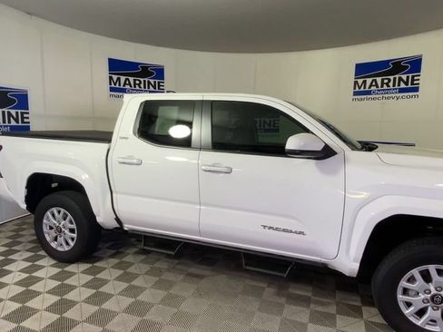 Used 2024 Toyota Tacoma SR5 w/ SR5 Upgrade Package AWD/4WD image 3
