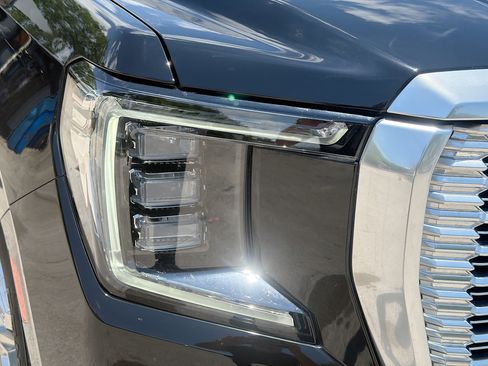 Used 2023 GMC Yukon Denali AWD/4WD image 35