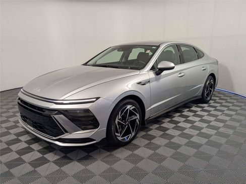 Used 2026 Hyundai Sonata SEL FWD image 2