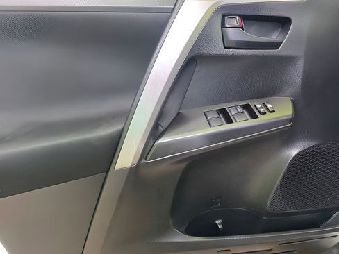Used 2017 Toyota RAV4 LE FWD image 12