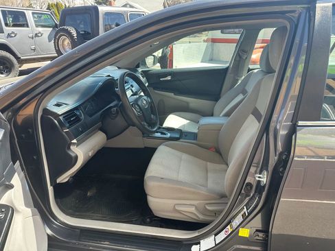 Used 2012 Toyota Camry LE image 8