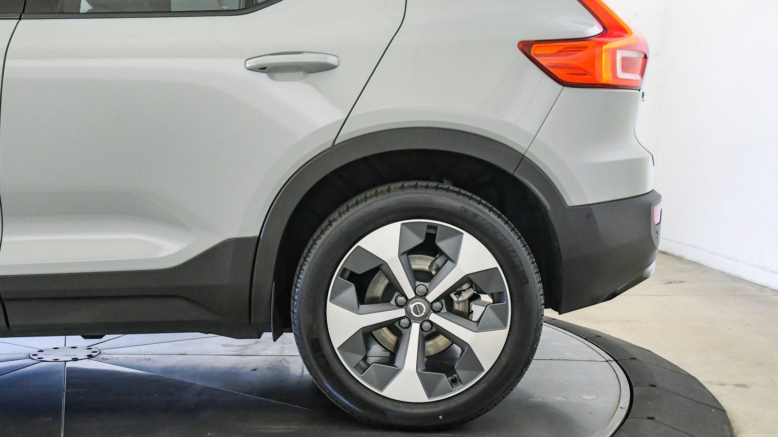 Certified 2026 Volvo XC40 B5 Plus w/ Protection Package Premier AWD/4WD image 11
