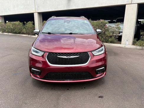 Certified 2023 Chrysler Pacifica Pinnacle FWD image 3