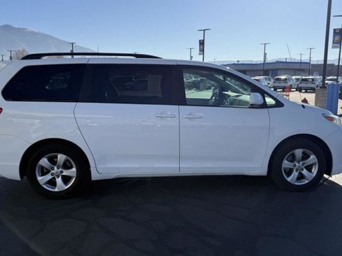 Used 2013 Toyota Sienna LE image 25
