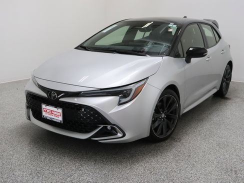 Used 2023 Toyota Corolla XSE FWD image 2
