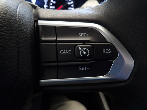Used 2023 Jeep Compass Latitude w/ Sun and Sound Group AWD/4WD image 31