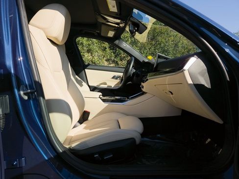 Used 2023 BMW 330i Sedan w/ Convenience Package image 24