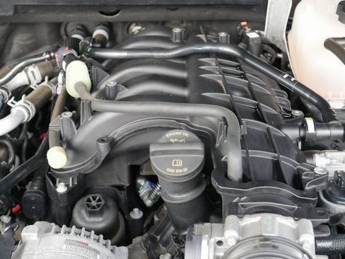 Used 2022 Jeep Gladiator Sport image 9