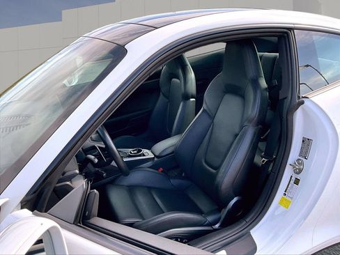 Certified 2024 Porsche 911 Carrera RWD image 5